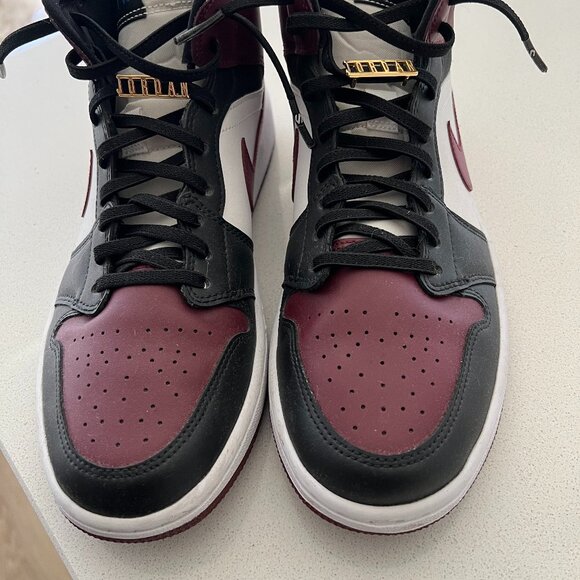 Women's Nike Jordans - Picture 1 of 3